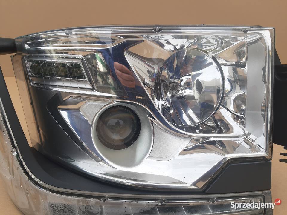 RENAULT GAMA T RANGE LAMPA REFLEKTOR PRAWY osobowe Bieleń