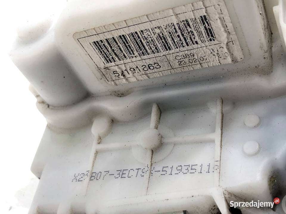 ZAMEK DRZWI LEWY PRZÓD FIAT 500 Hatchback sprzedam