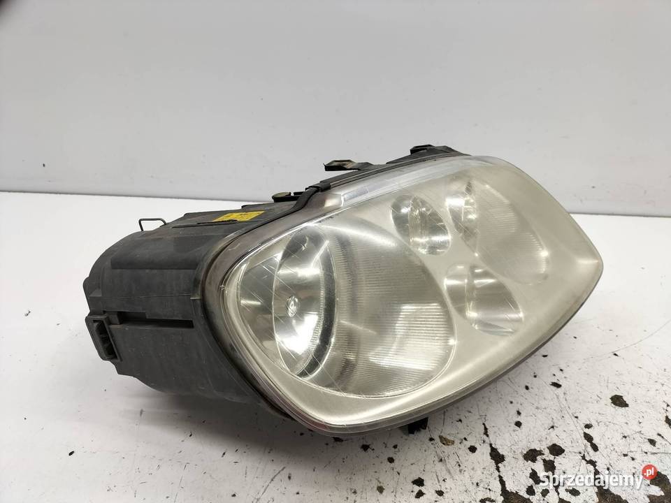 LAMPA PRZÓD PRAWA EU 1T0941006F 0301205202 VW Rok produkcji 2004