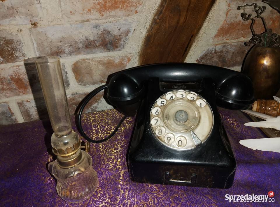 Telefon i lampka naftowa