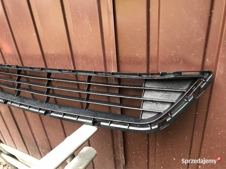 Toyota Avensis T27 lift kratka dolna zderzaka