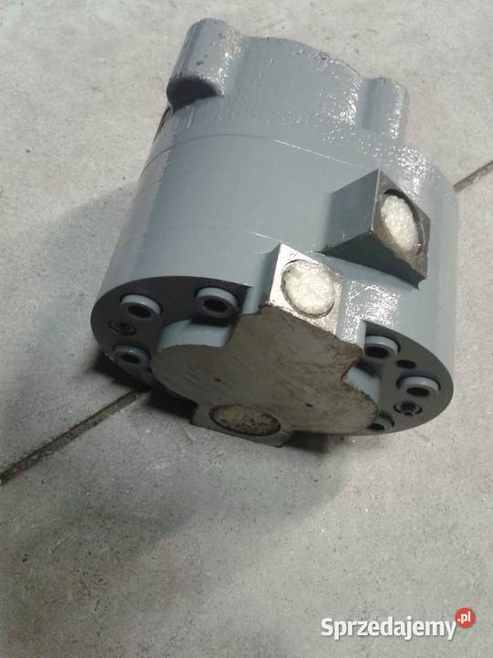 Pompa do SWA25 trzysekcyjna z kołnierzem sprzedam