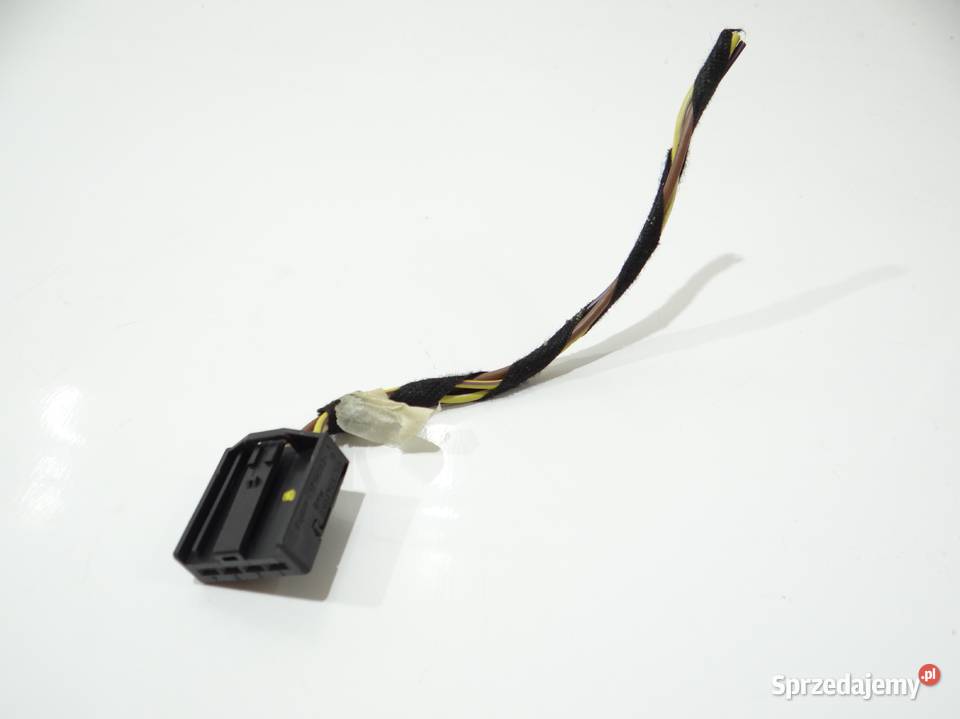 KOSTKA LAMPY TYŁ W KLAPĘ BMW E91 LCI osobowe Strzyżewice