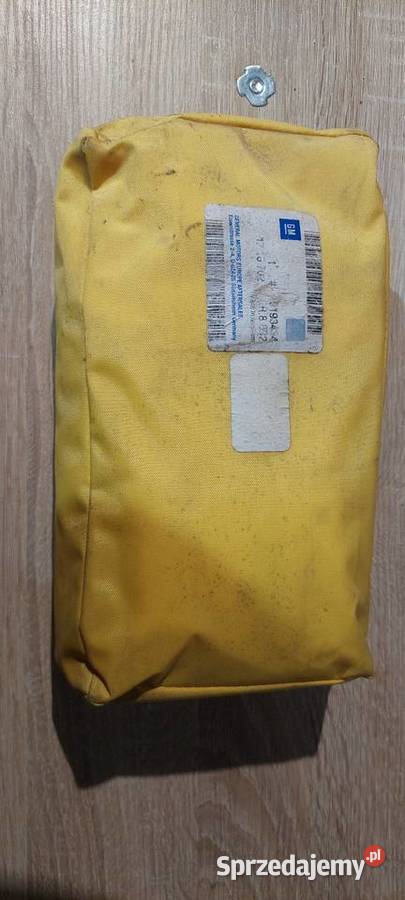 Lewarek apteczka trójkąt opel zafira a Rok produkcji 2000 sprzedam