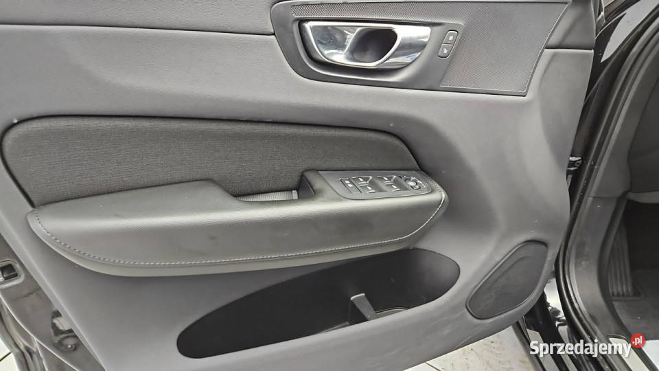 Volvo XC 60 AWD PlugIn Hybrid Momentum Pro Z gniazdo USB Warszawa