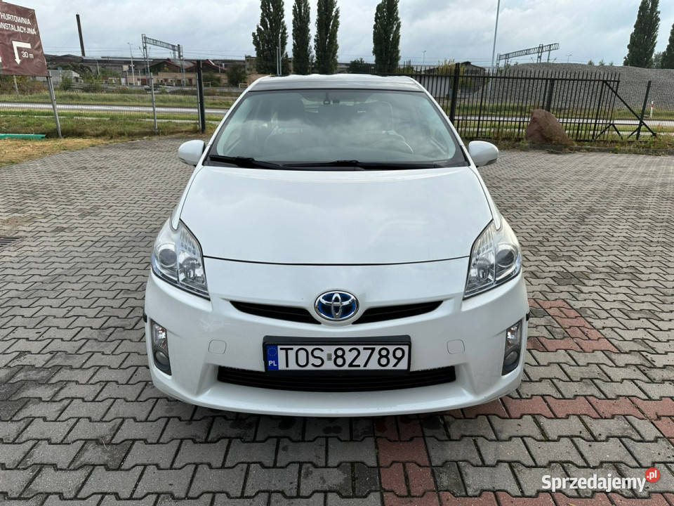 Toyota Prius 18 hybryda Full Pełny Serwis Aso garażowany świętokrzyskie Ostrowiec Świętokrzyski