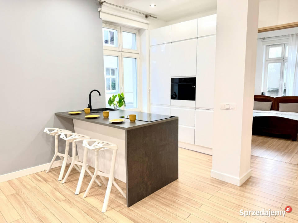 Nowy apartament koło katedry 3 pokoje wysoki Rok budowy 2019 Śródka