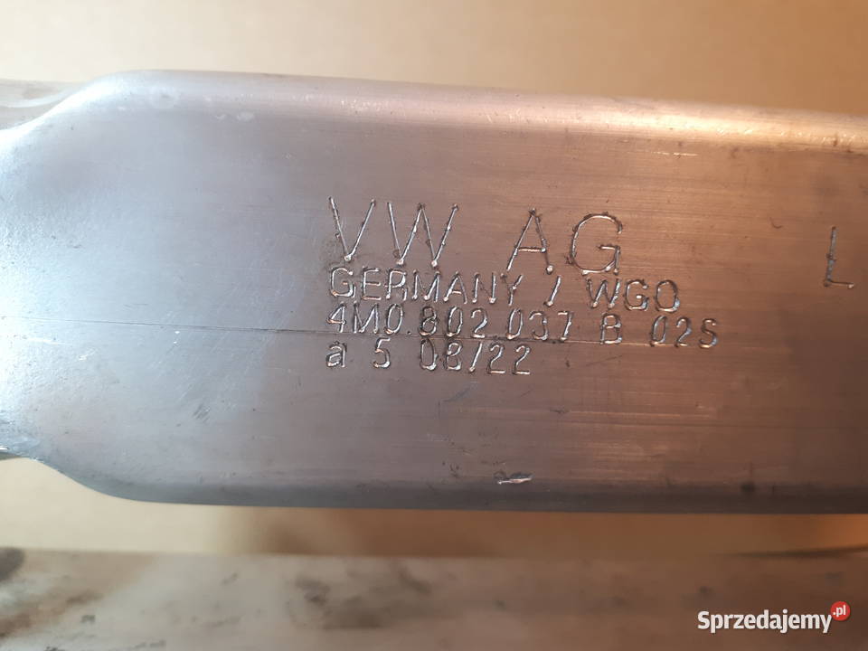 Strefa zgniotu Audi Q7Q8 Touareg 4M0802038D