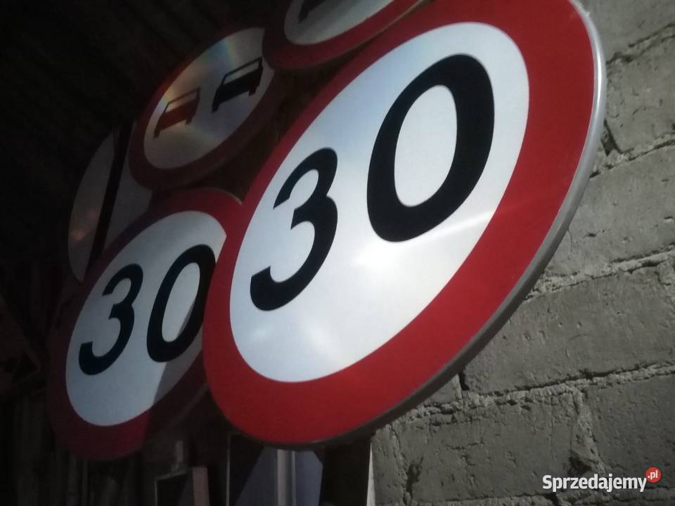 Znaki tablice drogowe do budowy zjazdu Słupca