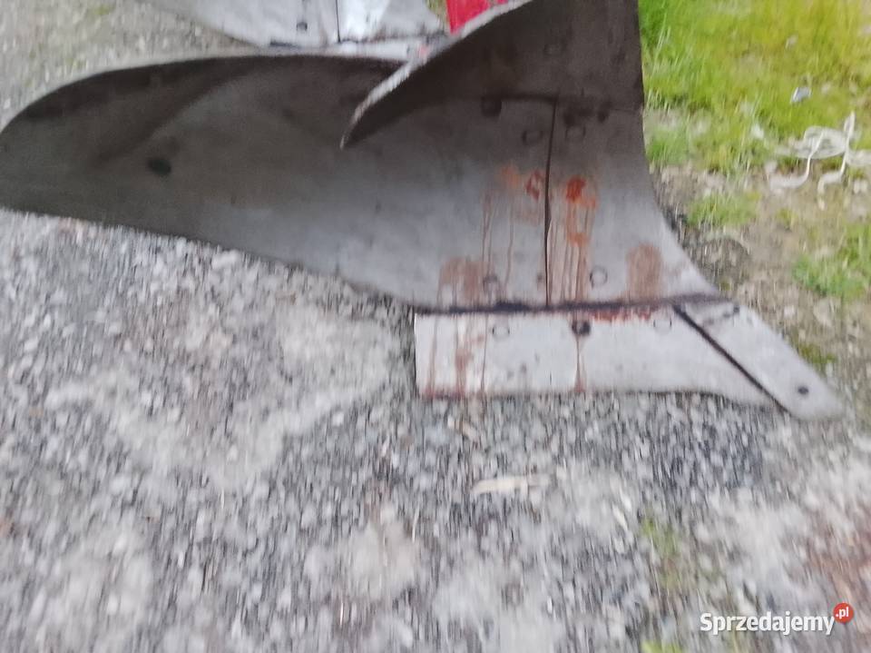 Duży pług 4 skibowy z broną która dobrawia Pługi Miechów