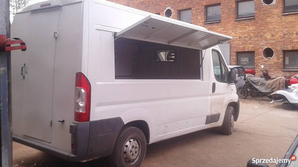 Zabudowa food truck przeróbka na foodtruck