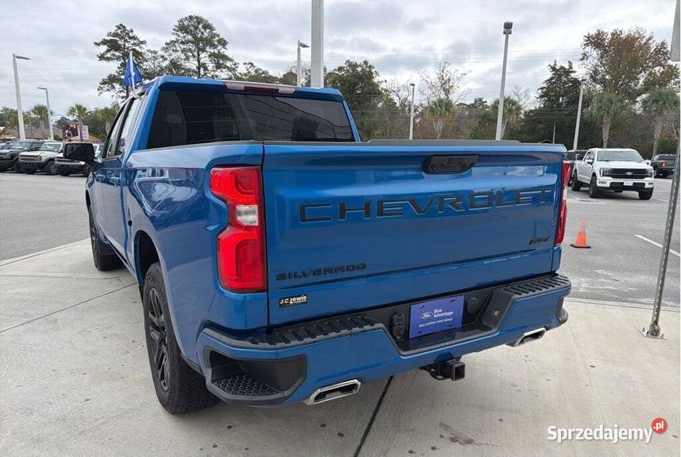2022 Chevrolet Silverado 1500 RST Crew Cab 4WD niebieski