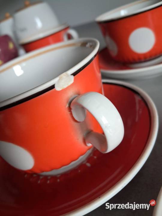 4 filiżanki 6 talerzyków z prlu radzieckiej sprzedam