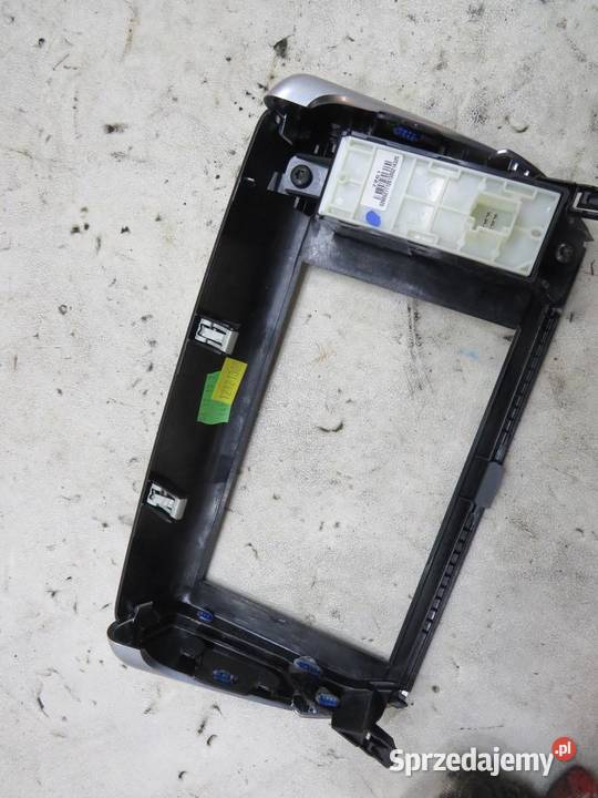 RAMKA RADIA PEUGEOT 2008 16 HDI osobowe sprzedam