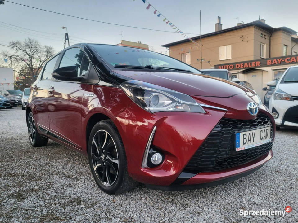Toyota Yaris 15 Hybrid 100 Full Wersja 100 Pabianice