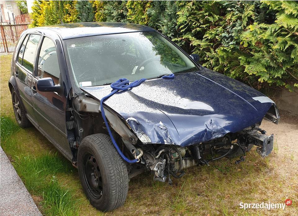 Volkswagen Golf 4 Uszkodzony 16 benzyna 1999 Volkswagen Chojnice