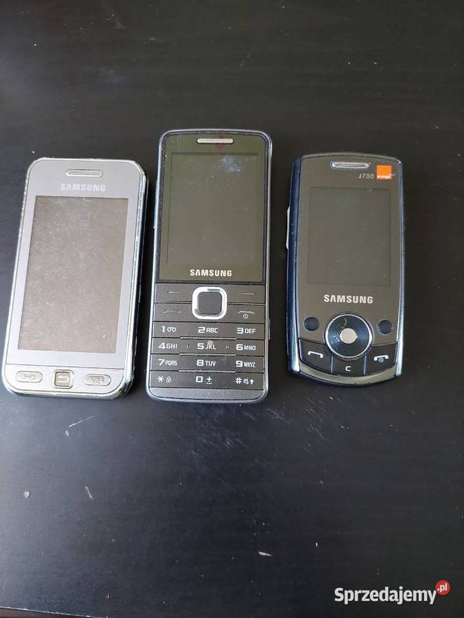 Trzy telefony komórkowe Samsung.