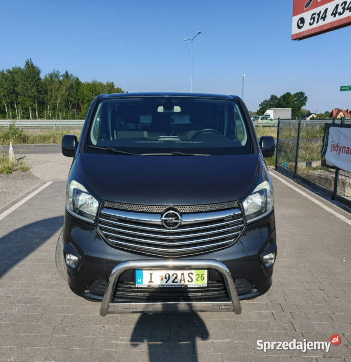Opel Vivaro ładny Opel Vivaro 2015 światła przeciwmgłowe Lipówki sprzedam