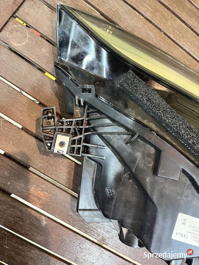 LAMPA PRAWA PRZÓD TESLA MODEL 3 HIGHLAND EUROPA Luboń