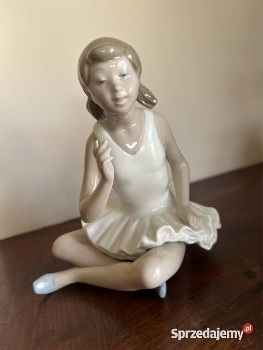 Lladro Nao Figurka Baleriny ze skrzyżowanymi Porcelana i szkło Gdańsk sprzedam