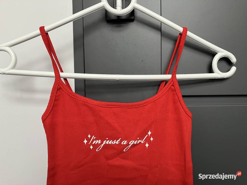 czerwony top na ramiączkach z napisem czerwony Toruń