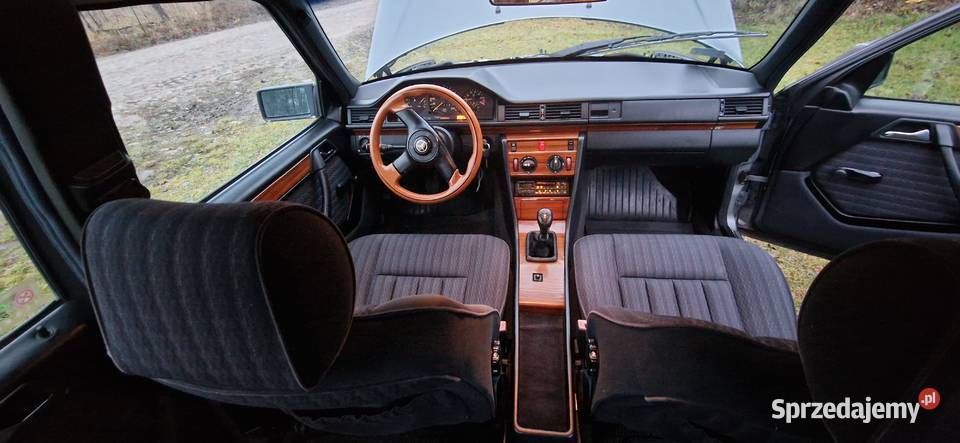 MercedesBenz 230E W124 z 1991 klasyk z duszą Legionowo