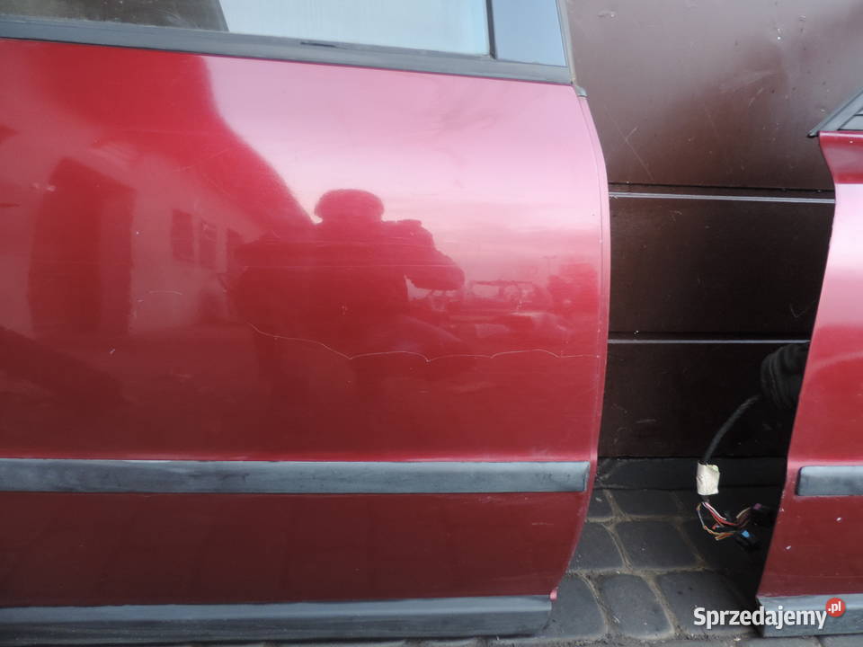 VW PASSAT B5 KOMBI DRZWI PRAWY TYŁ LB3Y Rok produkcji 1999 Drzwi małopolskie Nowy Sącz