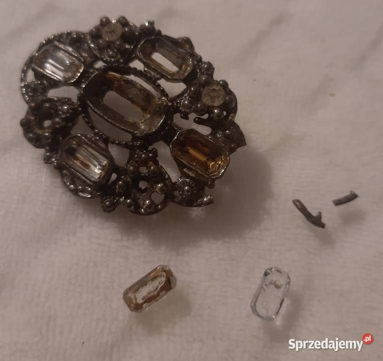Przypinka broszka metalowa kamienie 38x49 Czeladź