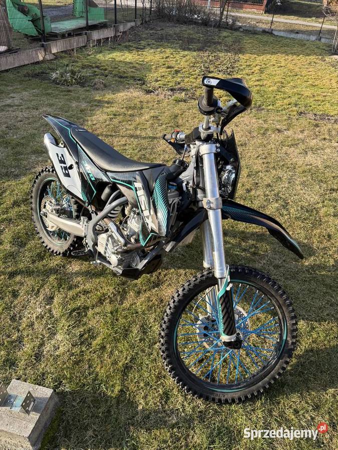 Asix xb 39 300 nieuszkodzony Uchanie