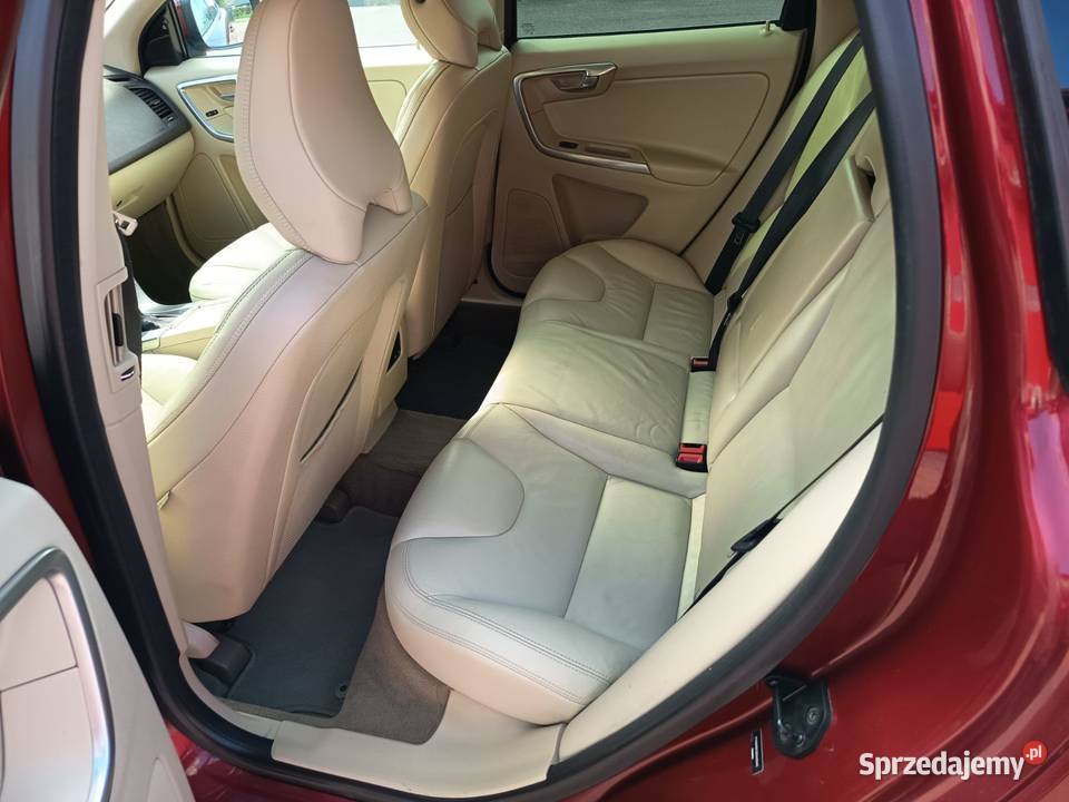 Ładne volvo xc60 32 benzyna 4x4 zarejestrowany benzyna Sieradz