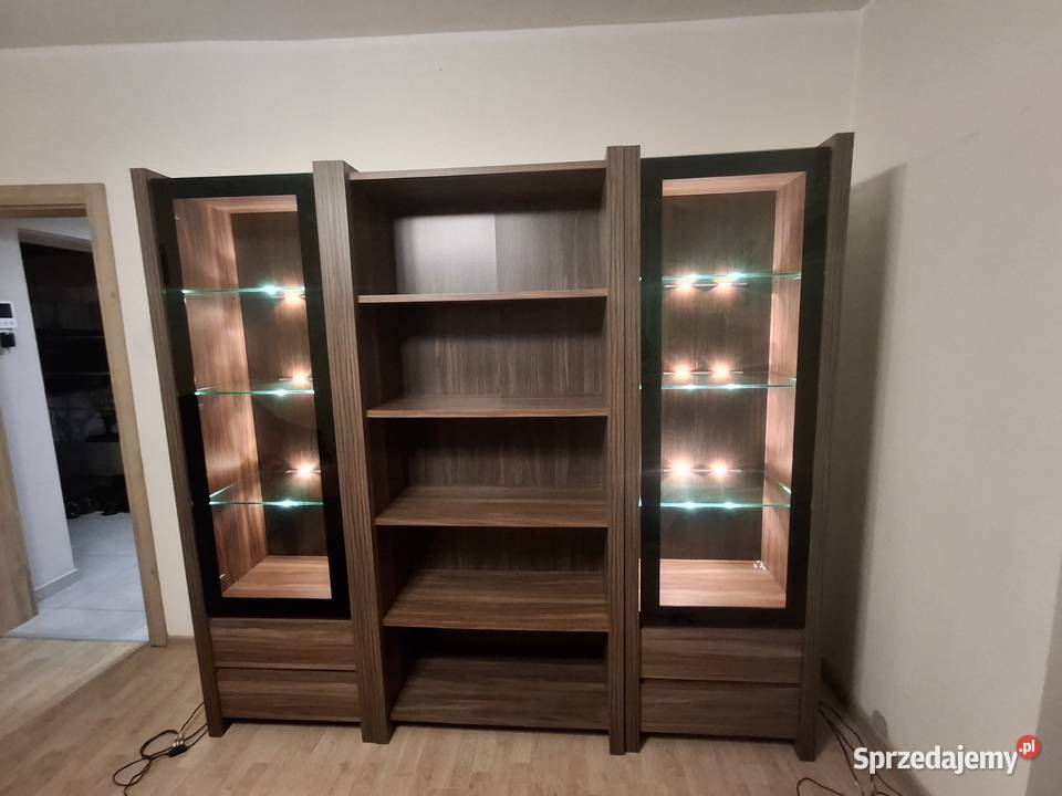 Witryna przeszklona ze stołem i komodą Siewierz