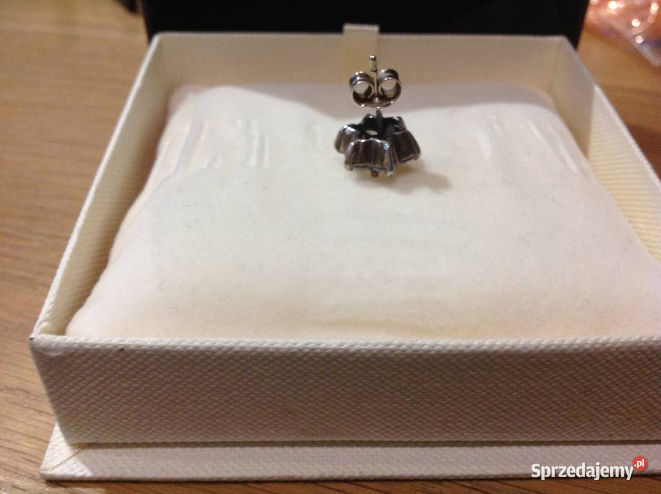 Srebrny Kolczyk do Uszu Cyrkonie Srebro pr 925 Nowa Sól