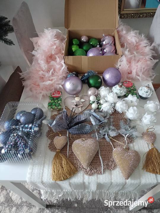 Zestaw bombek i ozdób świątecznych