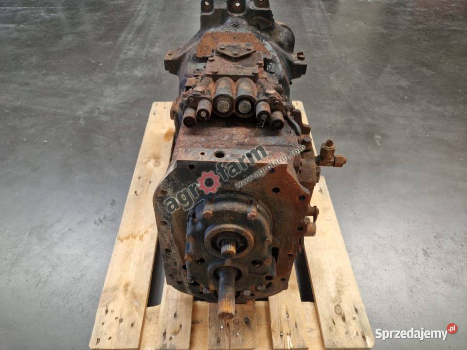Skrzynia biegów Holland T6175 44980087 Skrzynia biegów Byków sprzedam