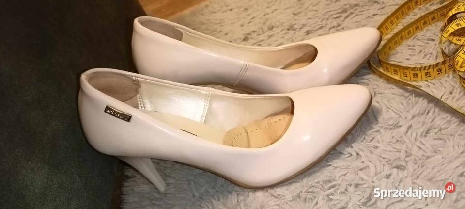 Tradycyjne czółenka na szpilce blady róż 25cm Staszów