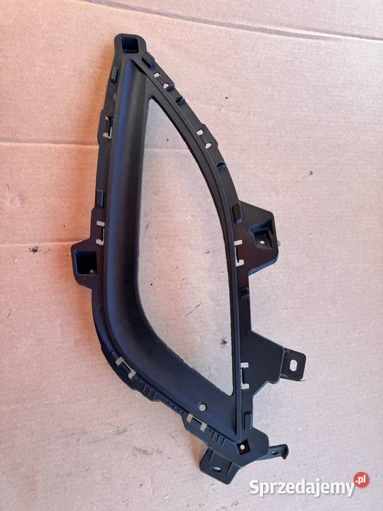 Ramka halogenu prawa Hyundai i30 20122015