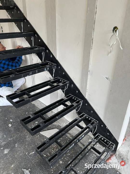 Konstrukcja schodów półkowych na wymiar Pozostałe Tczew