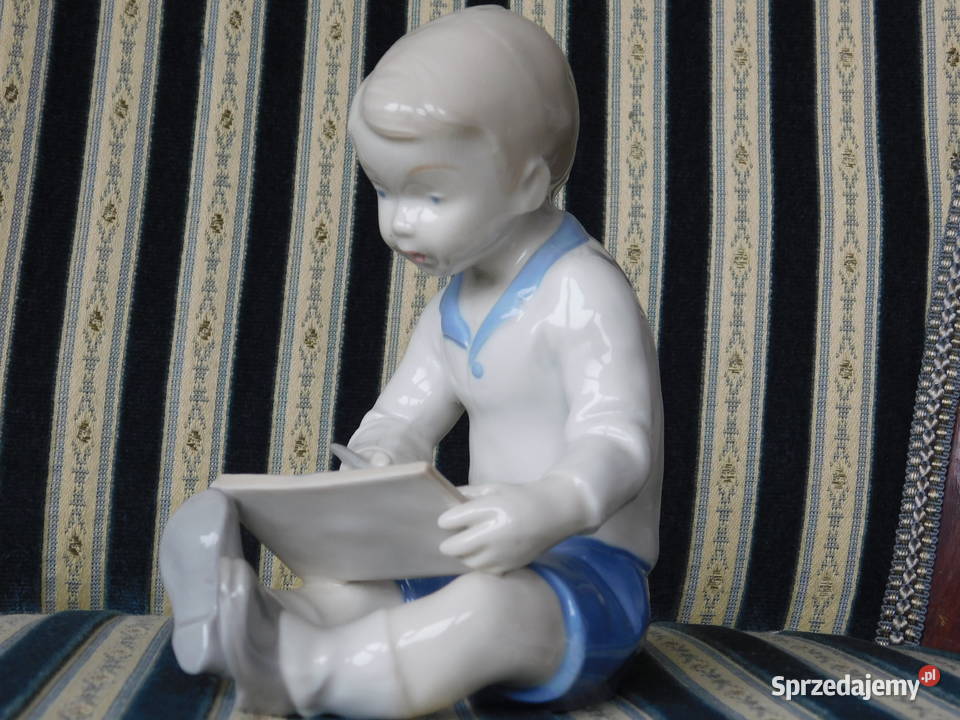 figurka chłopca malującego w zeszycie Porcelana i szkło Szczecin sprzedam