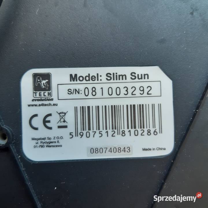 Klawiatura komputerowa używana z okrągłą wtyczką