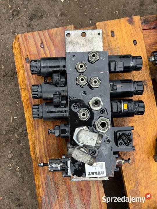 Rozdzielacz hydrauliczny czterosekcyjny 48V Antonie