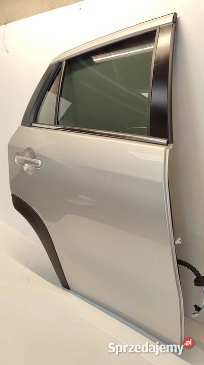SUZUKI SCROSS SX4 DRZWI PRAWY TYŁ 2024 ZCC osobowe Drzwi sprzedam