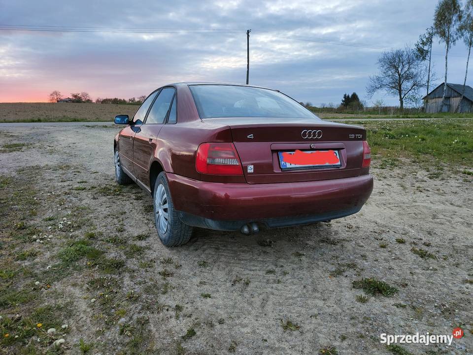 Audi A4 B5 19 TDI 110 1998r Climatronic ZAMIANA Rok produkcji 1998 Bogoria sprzedam