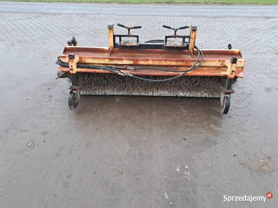 Zamiatarka ze zbiornikiem 205 Piecewo