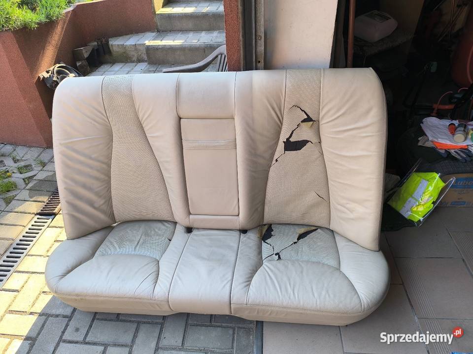 Tylna kanapa Mercedes w220 jasny beż Rok produkcji 2004 Wyposażenie wnętrza sprzedam
