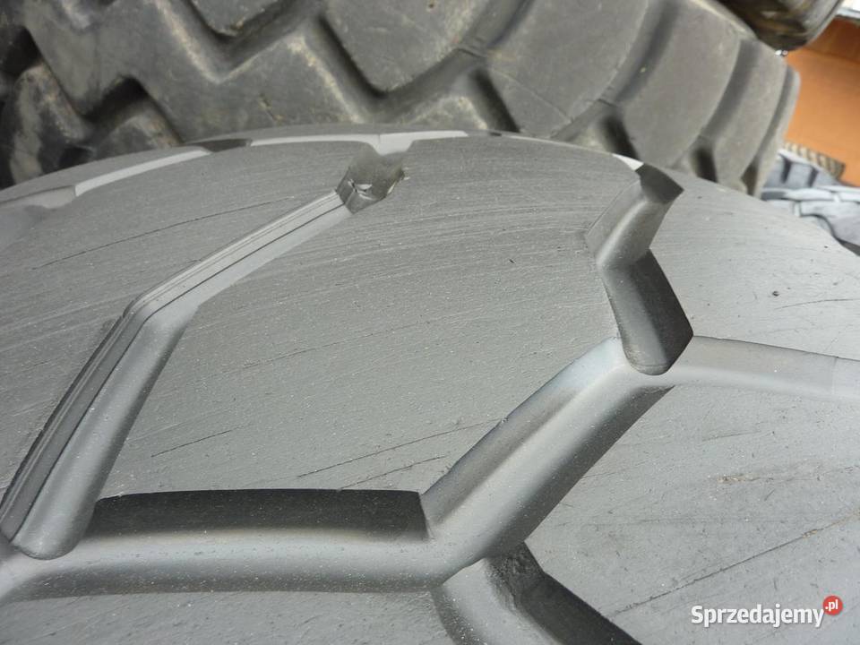 Opona używana przemysłowa 235R25 BRIDGESTONE VJT Zaścianki