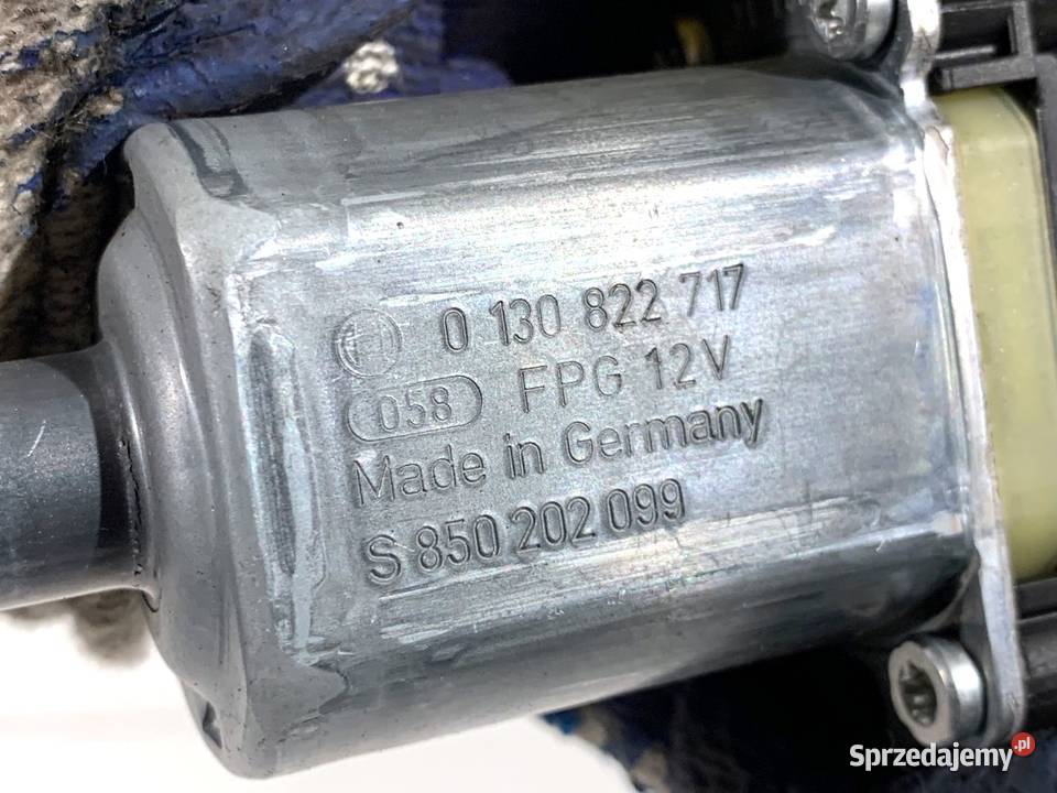 PODNOŚNIK SZYBY PRAWY PRZÓD AUDI A3 8V