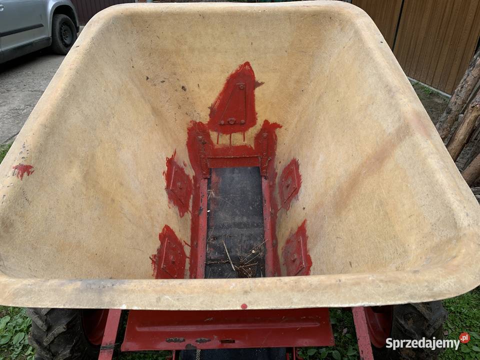 Rozsiewacz do nawozu KOS nieuszkodzony Rozsiewacze nawozów Wiązownica