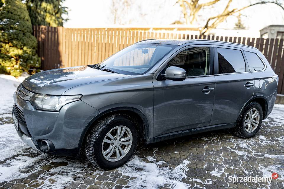 Mitsubishi Outlander z polskiego salonu plu Warszawa