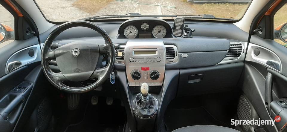 Lancia Ypsilon Limited Momo Design 14 95 2006 manualna Nałęczów