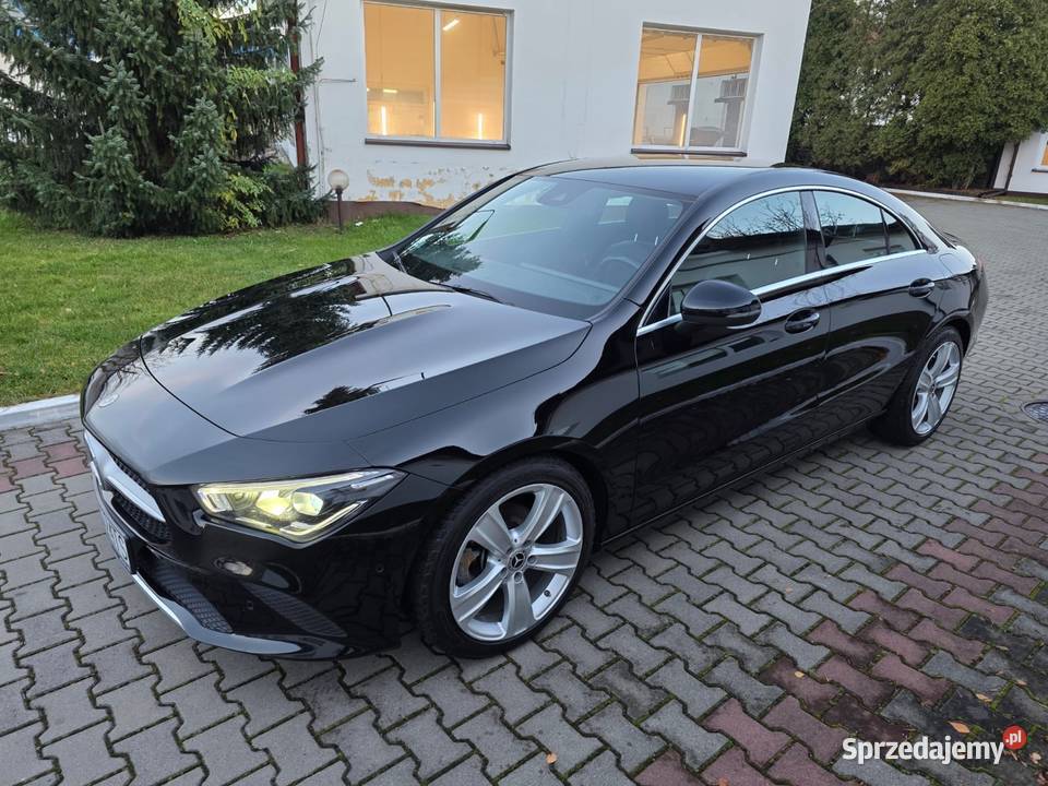 Bezwypadkowy stan salonowy MercedesBenz CLA 180 180 łódzkie